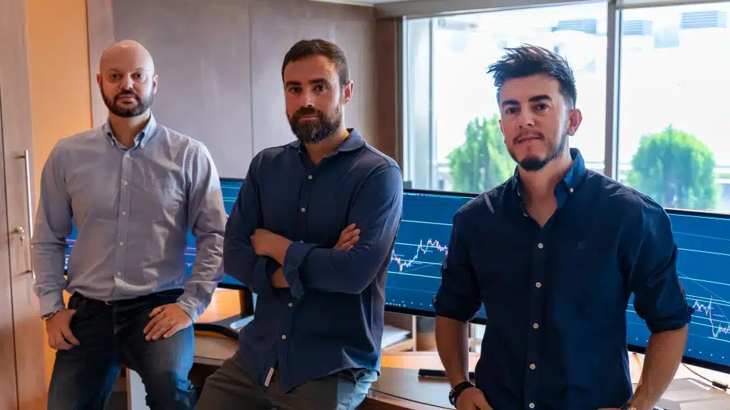 Jon Trader, Ivan González y César Barriga y su equipo, los profesionales detrás de la formación de Black Sheep Academy